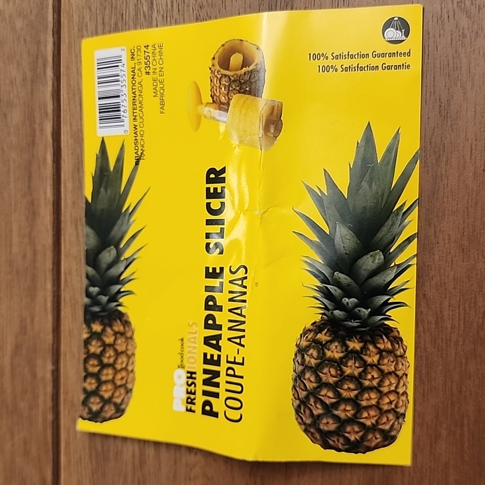Pineapple slicer